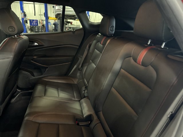 Used 2025 Chevrolet Trax RS FWD image 30