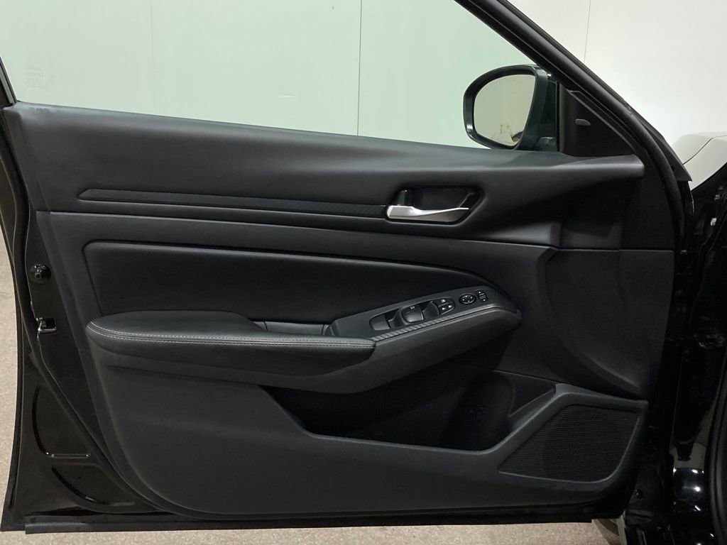 Used 2024 Nissan Altima 2.5 SV w/ SV Premium Package image 25