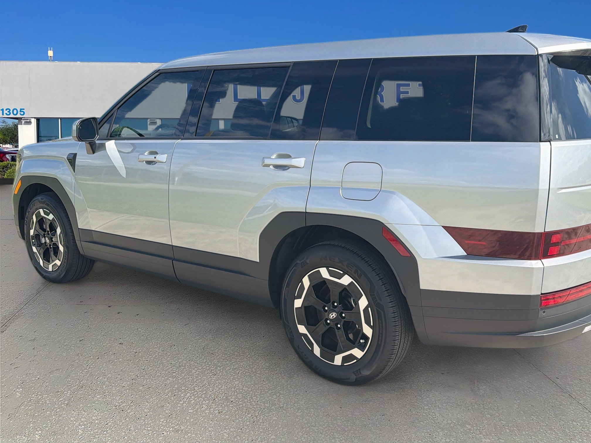Used 2026 Hyundai Santa Fe SE FWD image 4