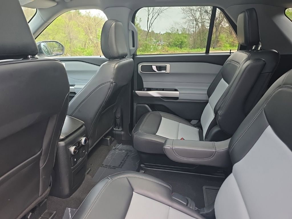 Certified 2023 Ford Explorer XLT w/ Equipment Group 202A image 12