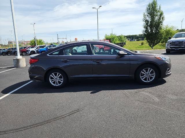 Used 2017 Hyundai Sonata SE w/ Cargo Package FWD image 3