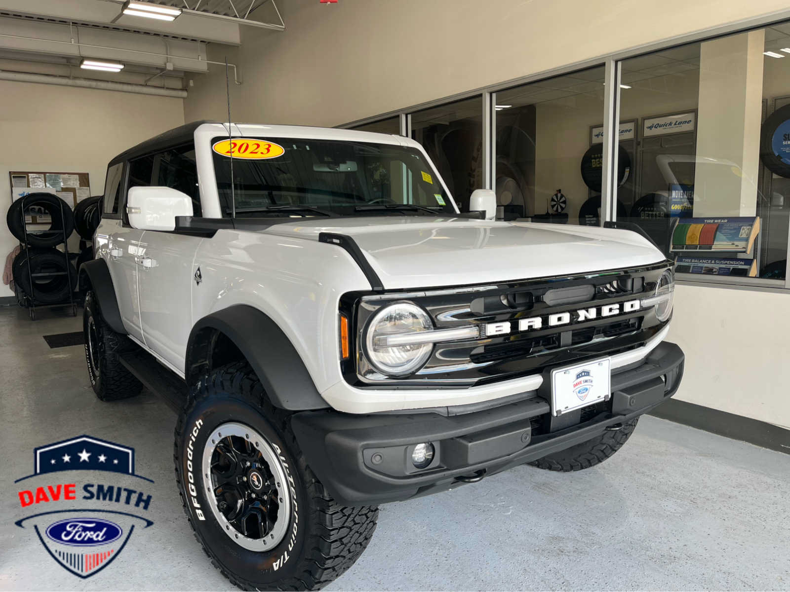 Certified 2023 Ford Bronco Outer Banks w/ Sasquatch Package AWD/4WD image 1