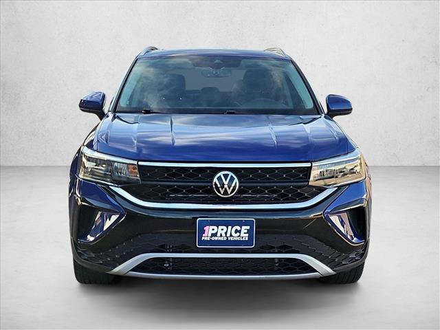 Used 2023 Volkswagen Taos SE FWD image 2