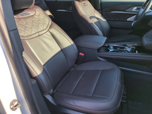 Certified 2025 Ford Explorer Platinum w/ Ultimate Package AWD/4WD image 36