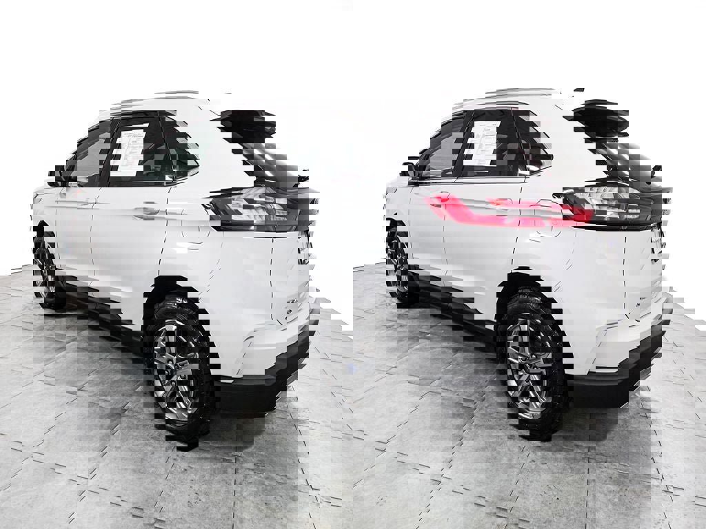 Certified 2022 Ford Edge SEL w/ Convenience Package AWD/4WD image 3