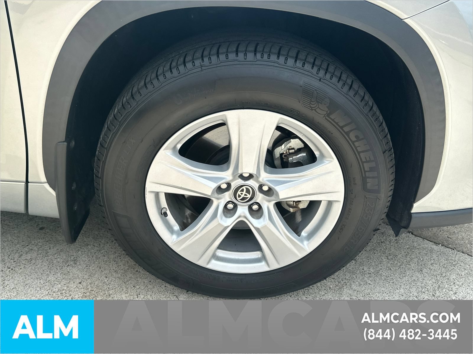 Used 2021 Toyota Highlander L AWD/4WD image 14