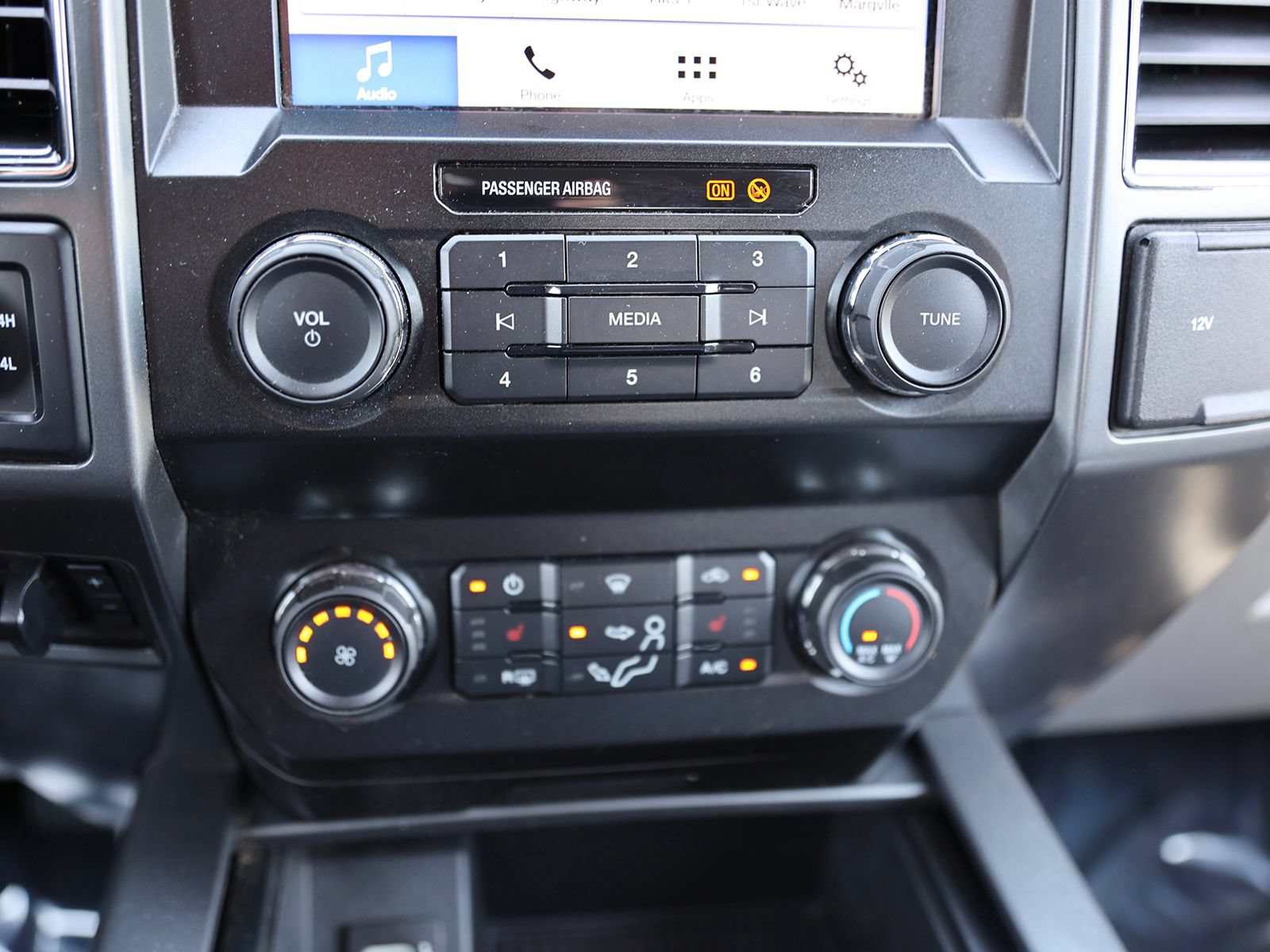 Certified 2019 Ford F250 XLT w/ XLT Premium Package AWD/4WD image 28