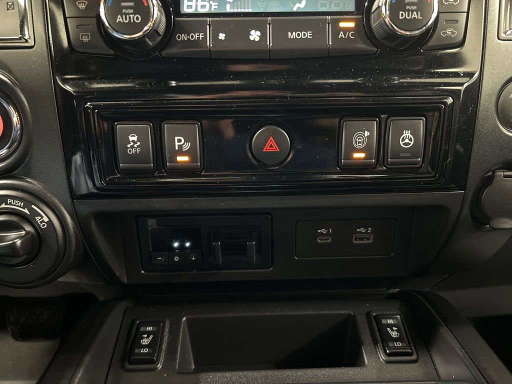 Used 2021 Nissan Titan PRO-4X w/ Pro-4x Convenience Package image 21