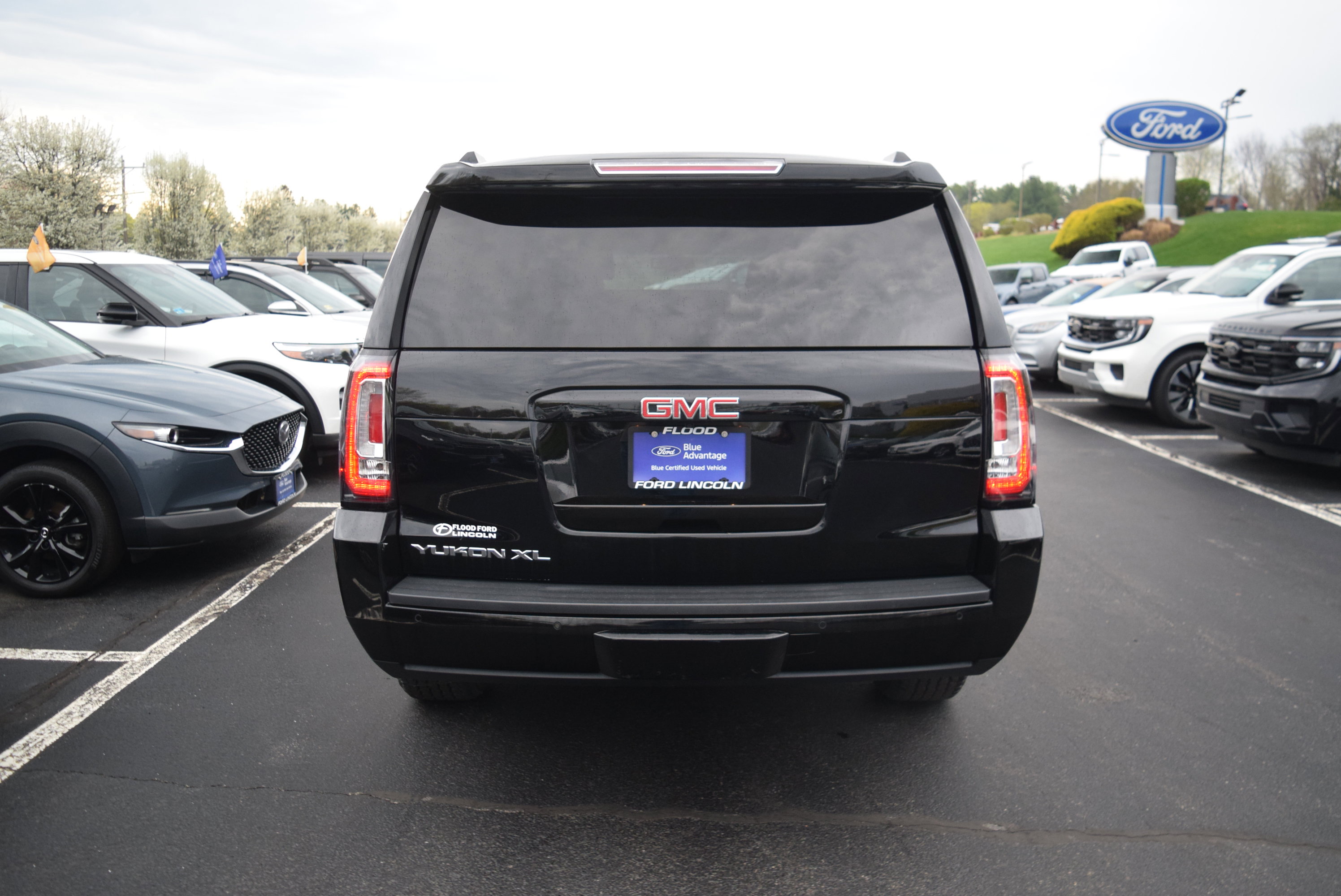 Used 2019 GMC Yukon XL SLE w/ SLE Value Package image 5