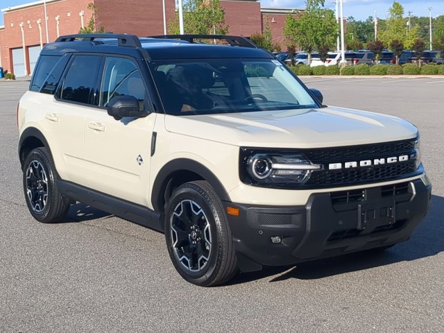 Certified 2025 Ford Bronco Sport Outer Banks w/ Outer Banks Tech Package+ AWD/4WD image 2