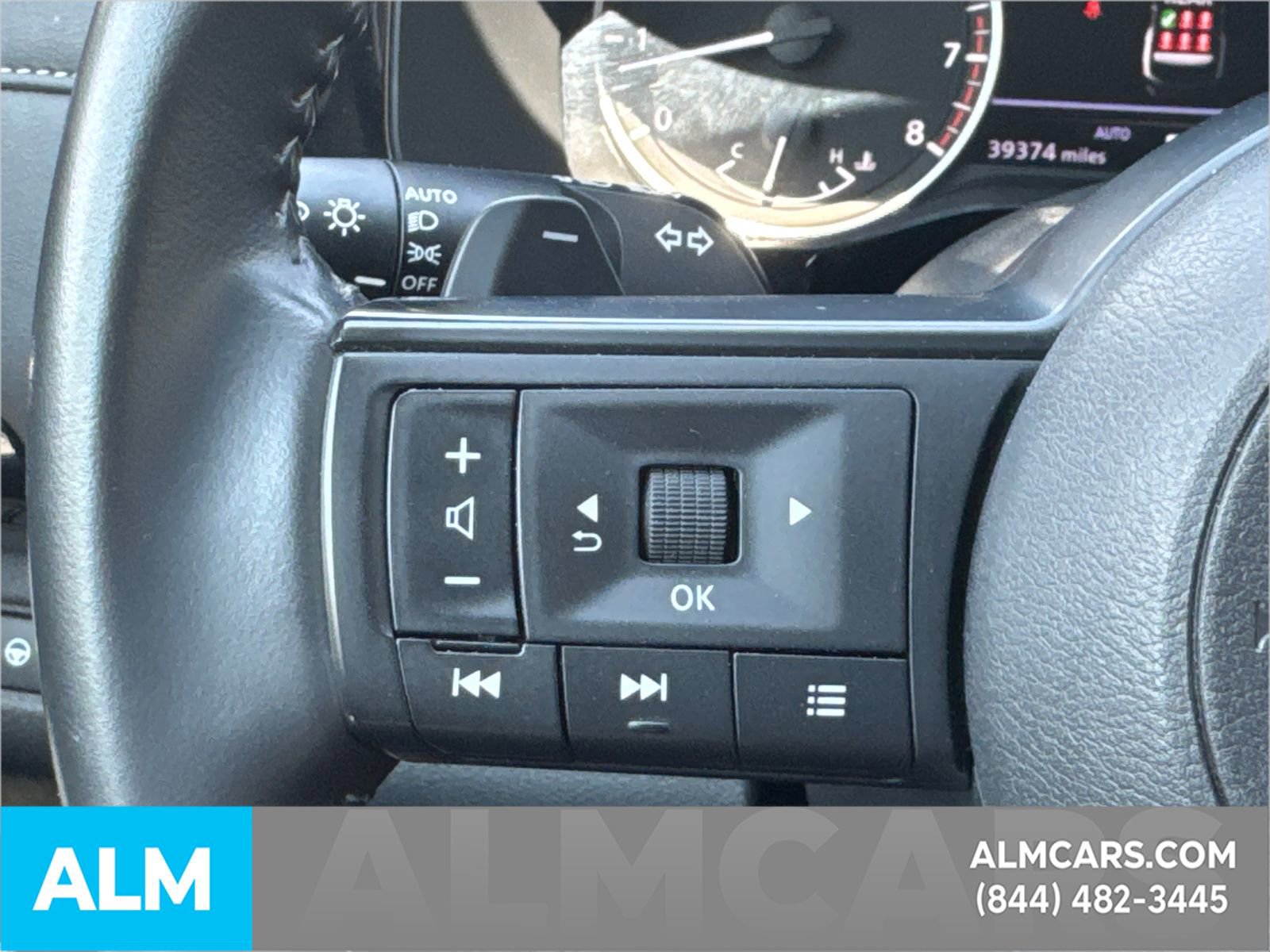 Used 2025 Nissan Pathfinder SV image 32