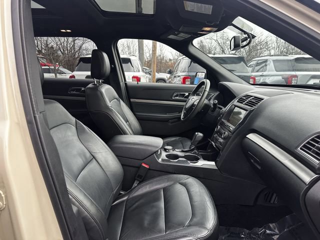 Certified 2018 Ford Explorer XLT w/ Equipment Group 202A image 35