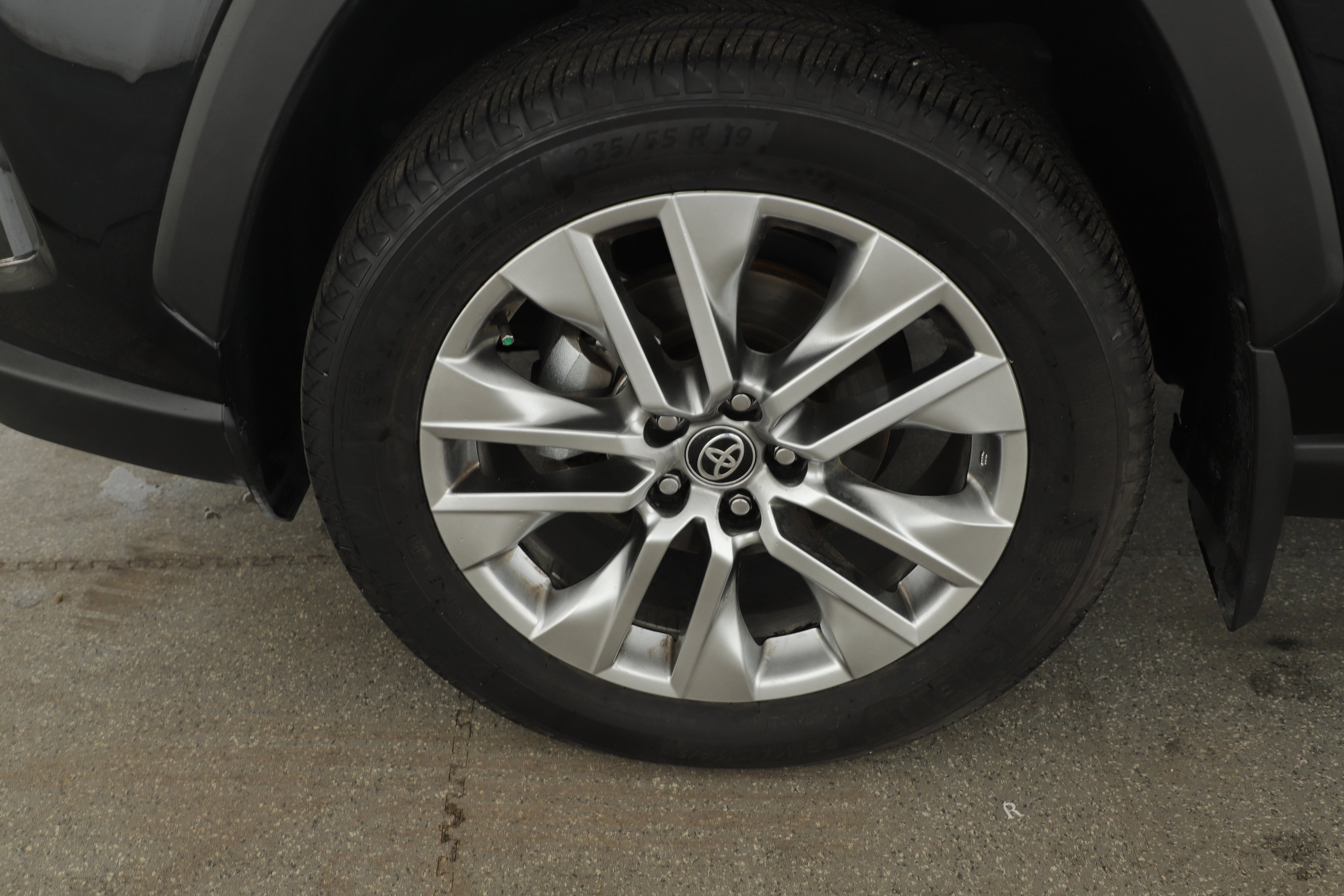 Used 2025 Toyota RAV4 XLE Premium FWD image 7