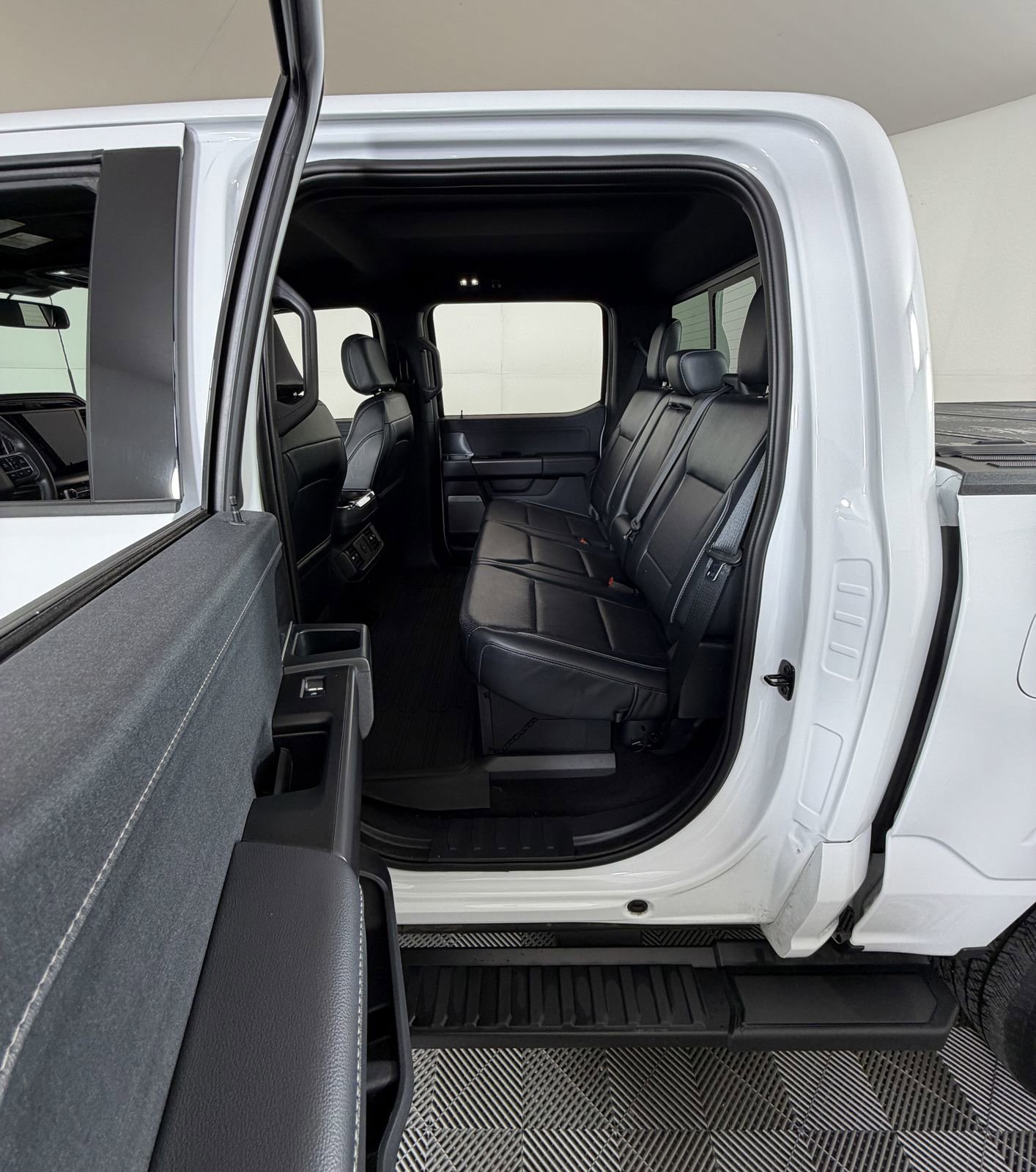 Certified 2025 Ford F150 Lariat w/ Equipment Group 501A Mid image 7