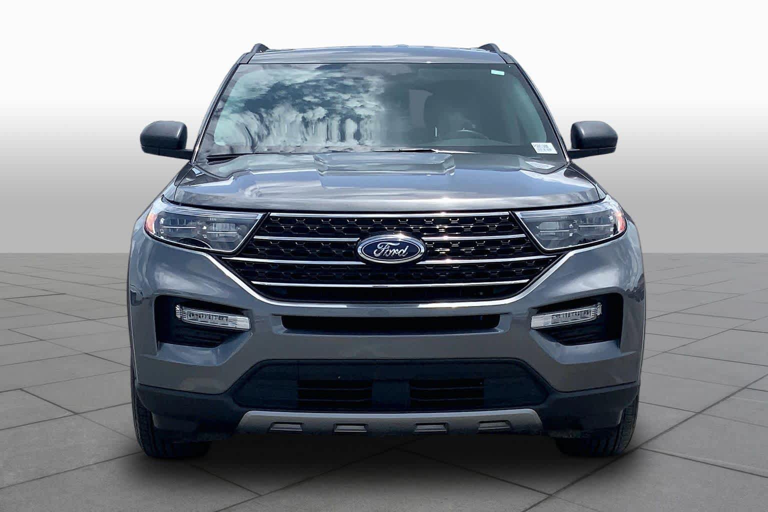 Certified 2023 Ford Explorer XLT w/ Equipment Group 202A AWD/4WD image 4