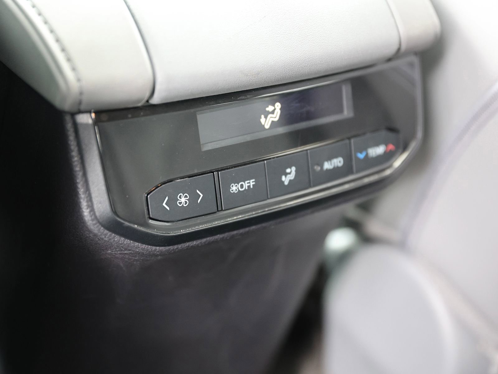 Used 2023 Toyota Highlander XLE AWD/4WD image 23