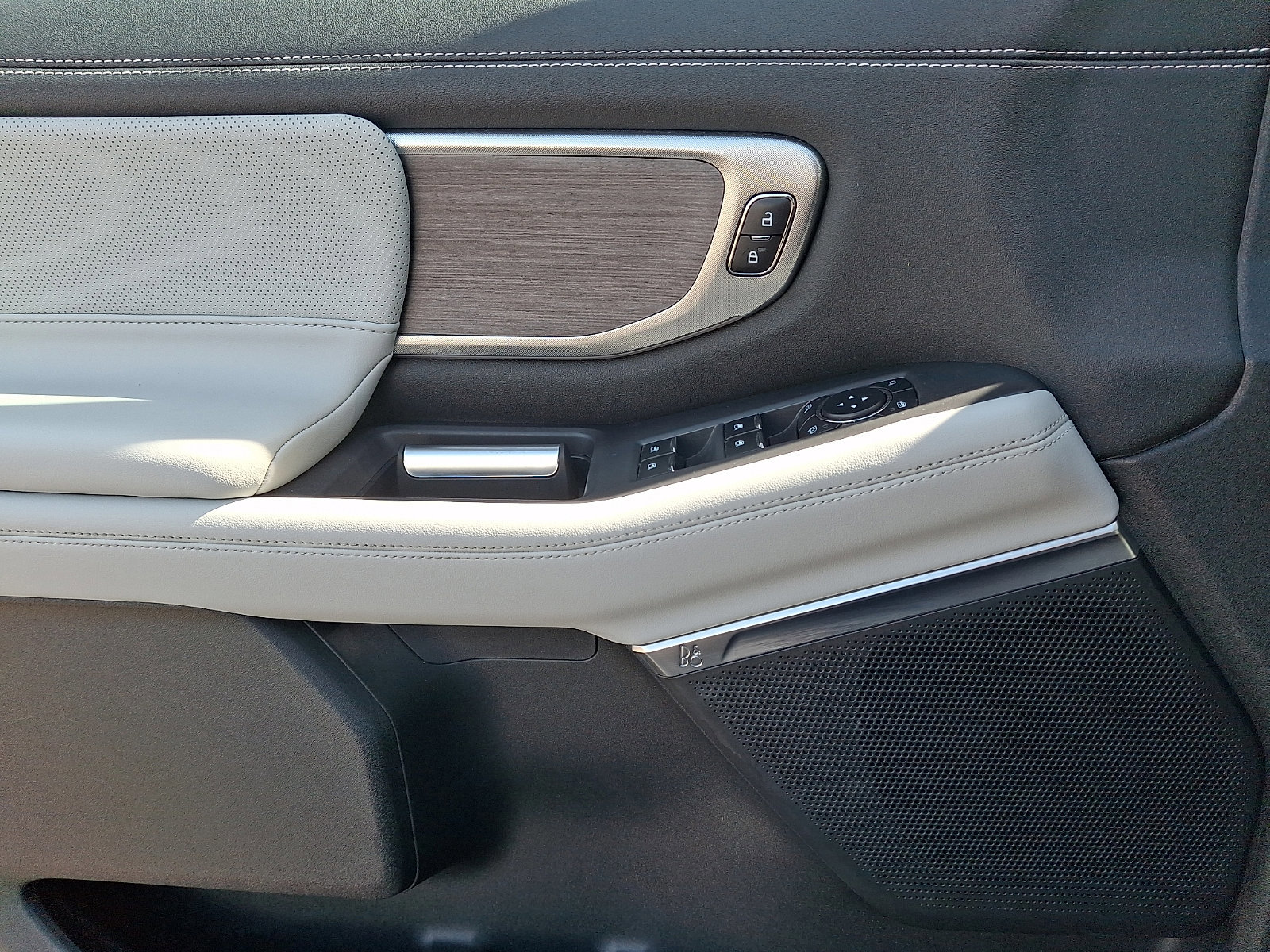 Certified 2025 Ford Expedition Max Platinum w/ Platinum Ultimate Package image 21