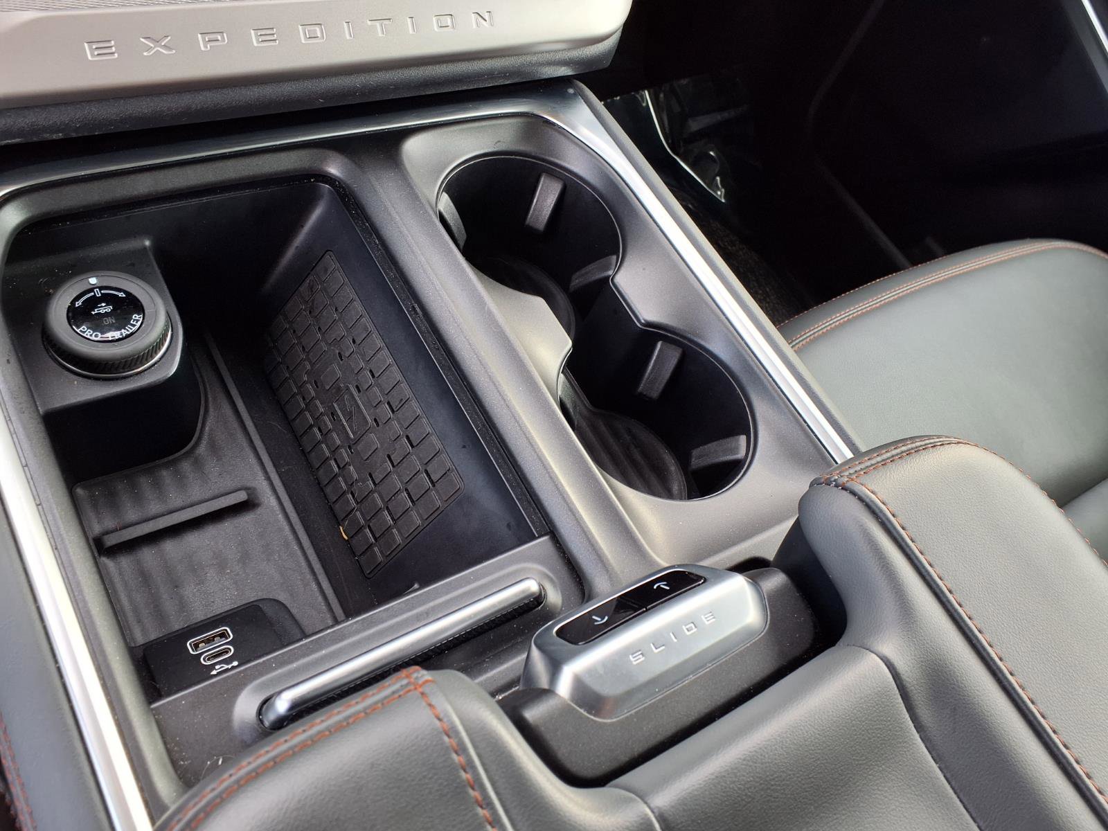 Certified 2025 Ford Expedition Active image 20