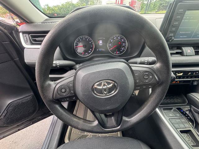 Used 2019 Toyota RAV4 LE AWD/4WD image 4
