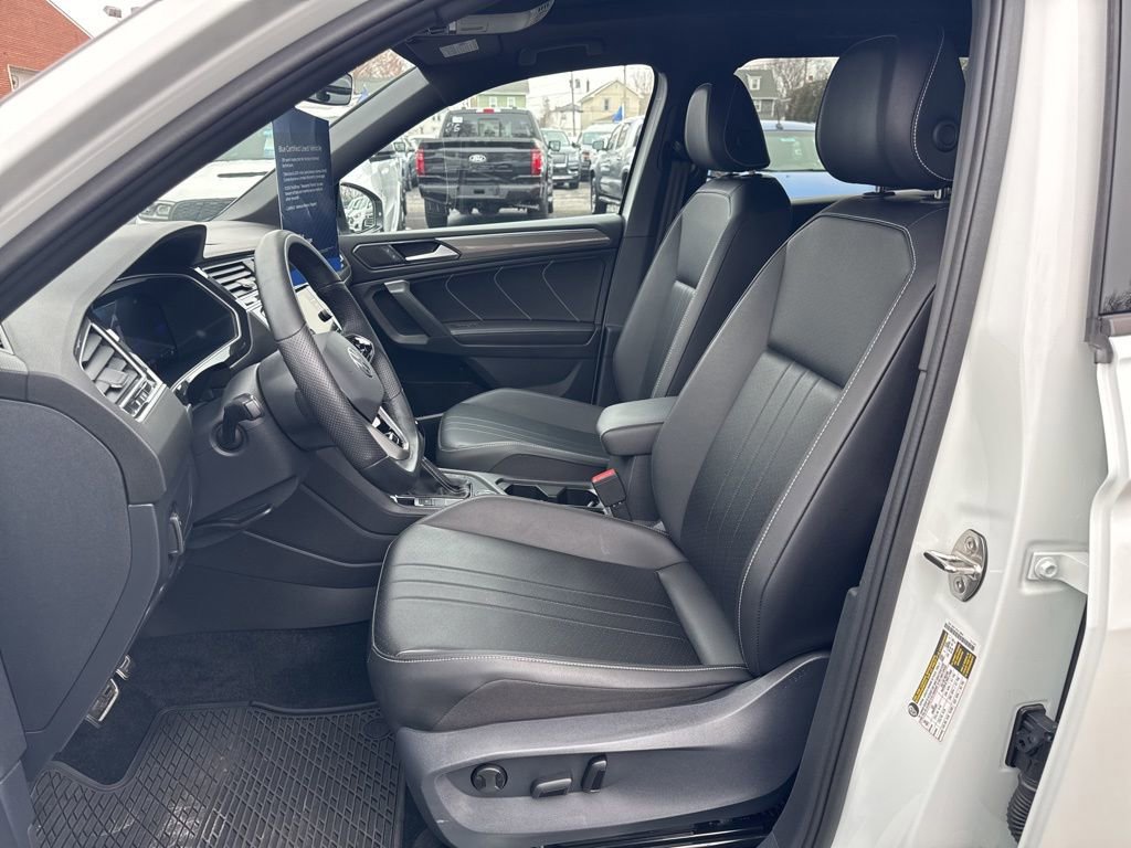 Used 2024 Volkswagen Tiguan SE R-Line image 13