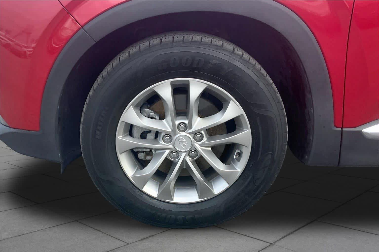Used 2019 Hyundai Santa Fe SEL FWD image 9