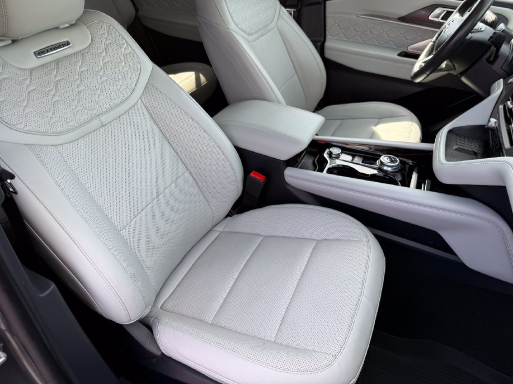 Certified 2025 Ford Explorer Platinum w/ LUX Leather Package AWD/4WD image 17