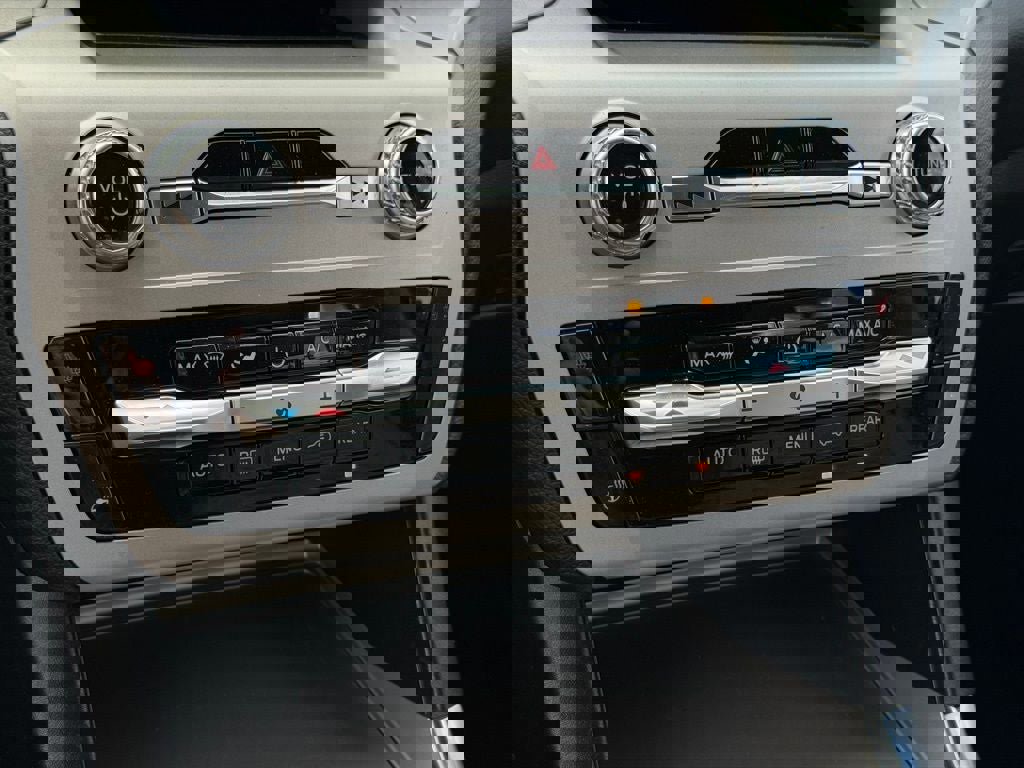 Certified 2022 Ford Explorer XLT w/ Equipment Group 202A image 33