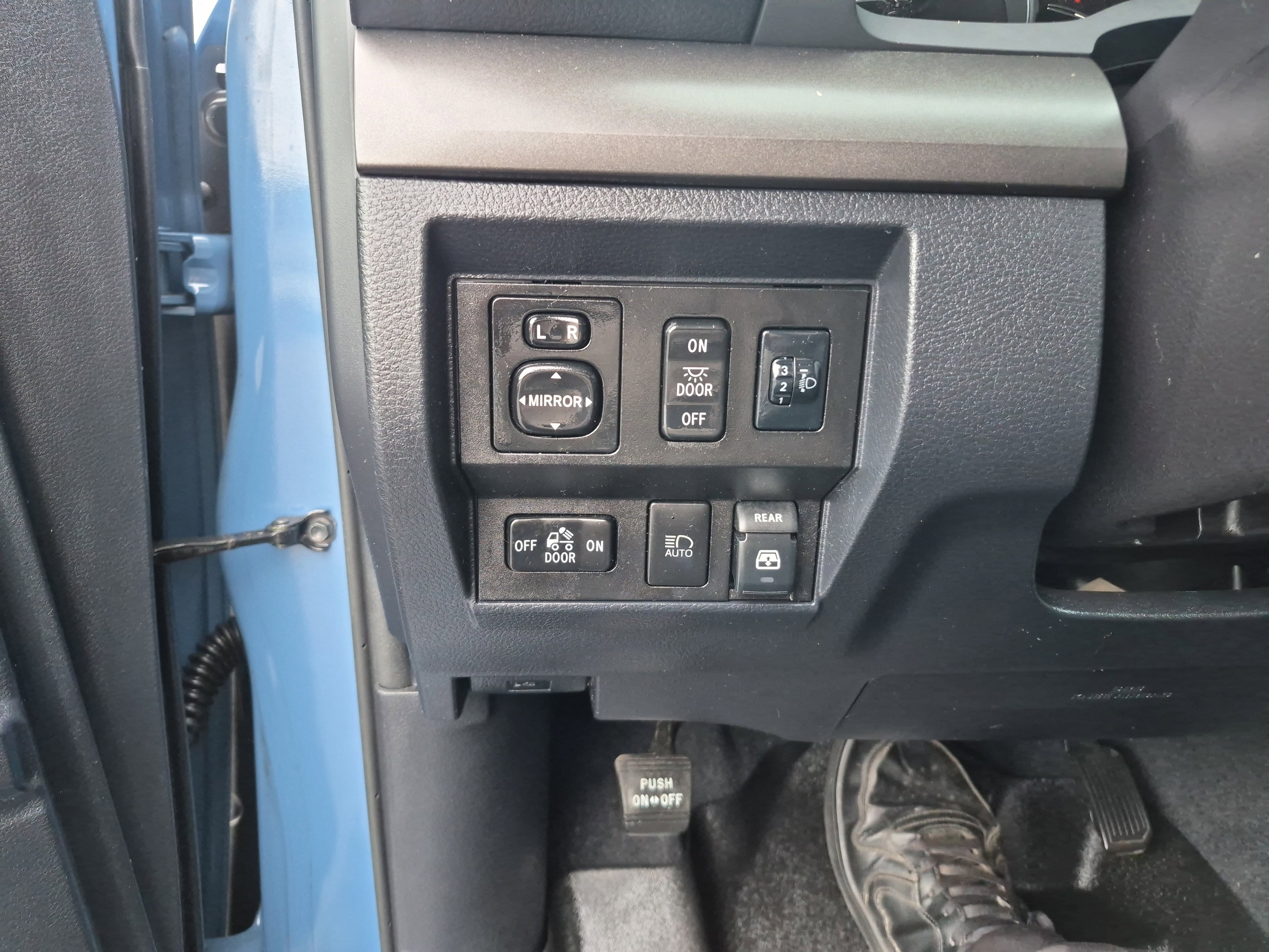 Used 2019 Toyota Tundra SR5 w/ SR5 Upgrade Package AWD/4WD image 24