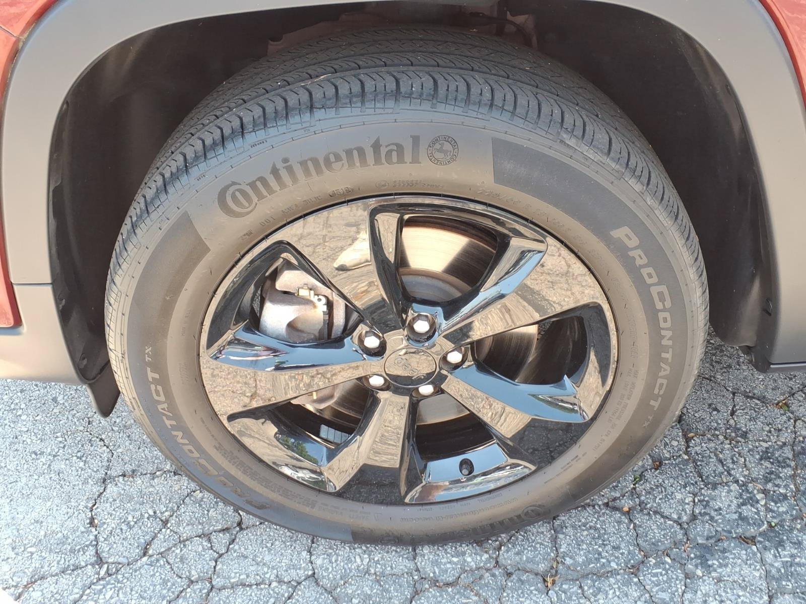 Used 2020 Jeep Cherokee Latitude Plus AWD/4WD image 9