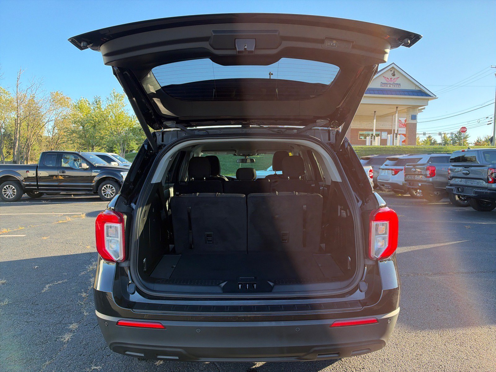 Certified 2023 Ford Explorer XLT AWD/4WD image 13