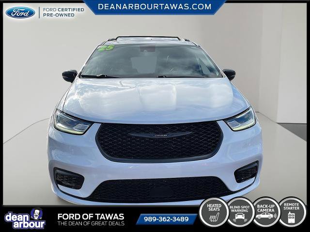 Used 2025 Chrysler Pacifica Limited image 18