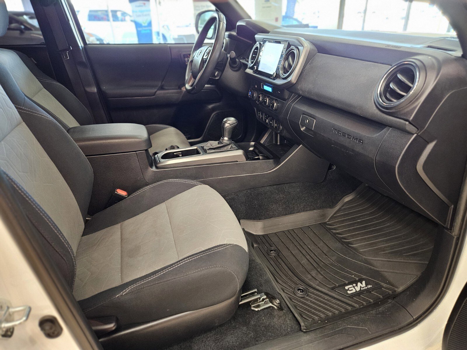 Used 2021 Toyota Tacoma TRD Off-Road w/ Technology Package image 11