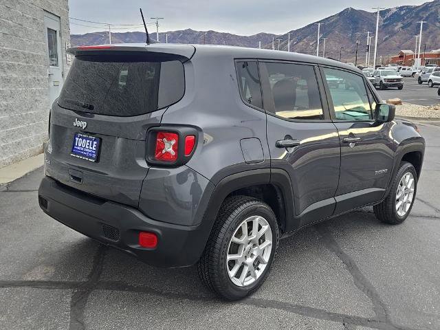 Used 2023 Jeep Renegade Latitude image 3