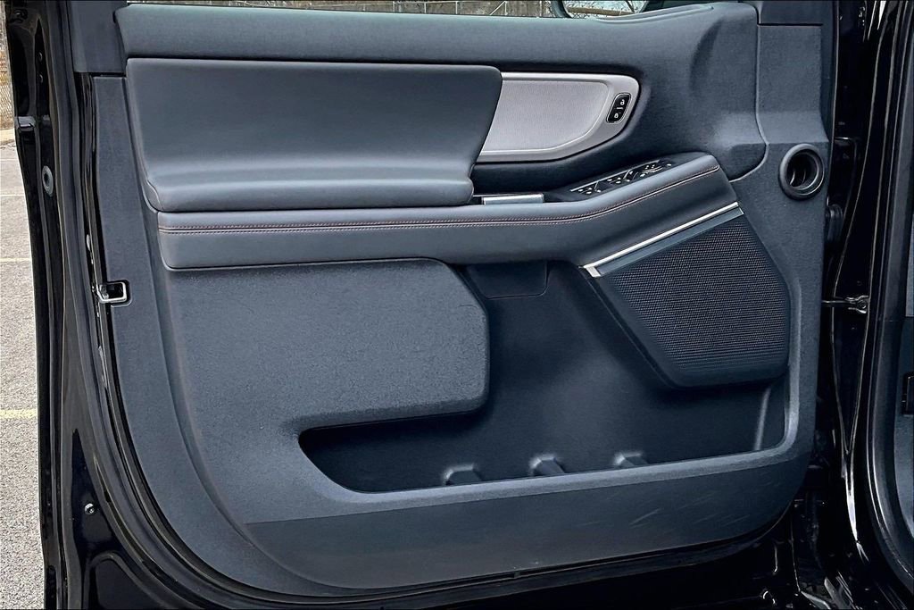 Certified 2025 Ford Expedition Active image 22