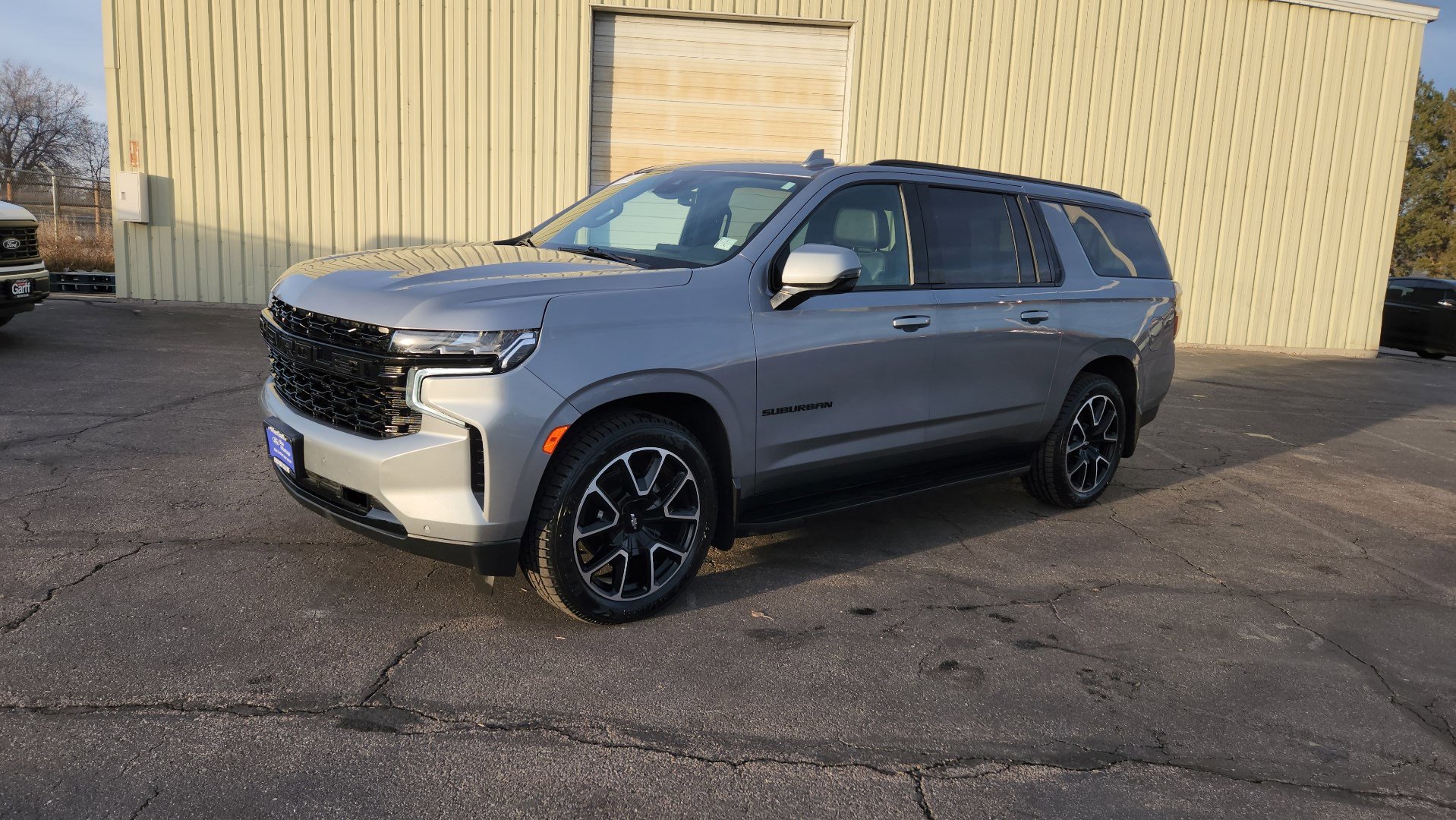 Used 2023 Chevrolet Suburban RST w/ Luxury Package image 4