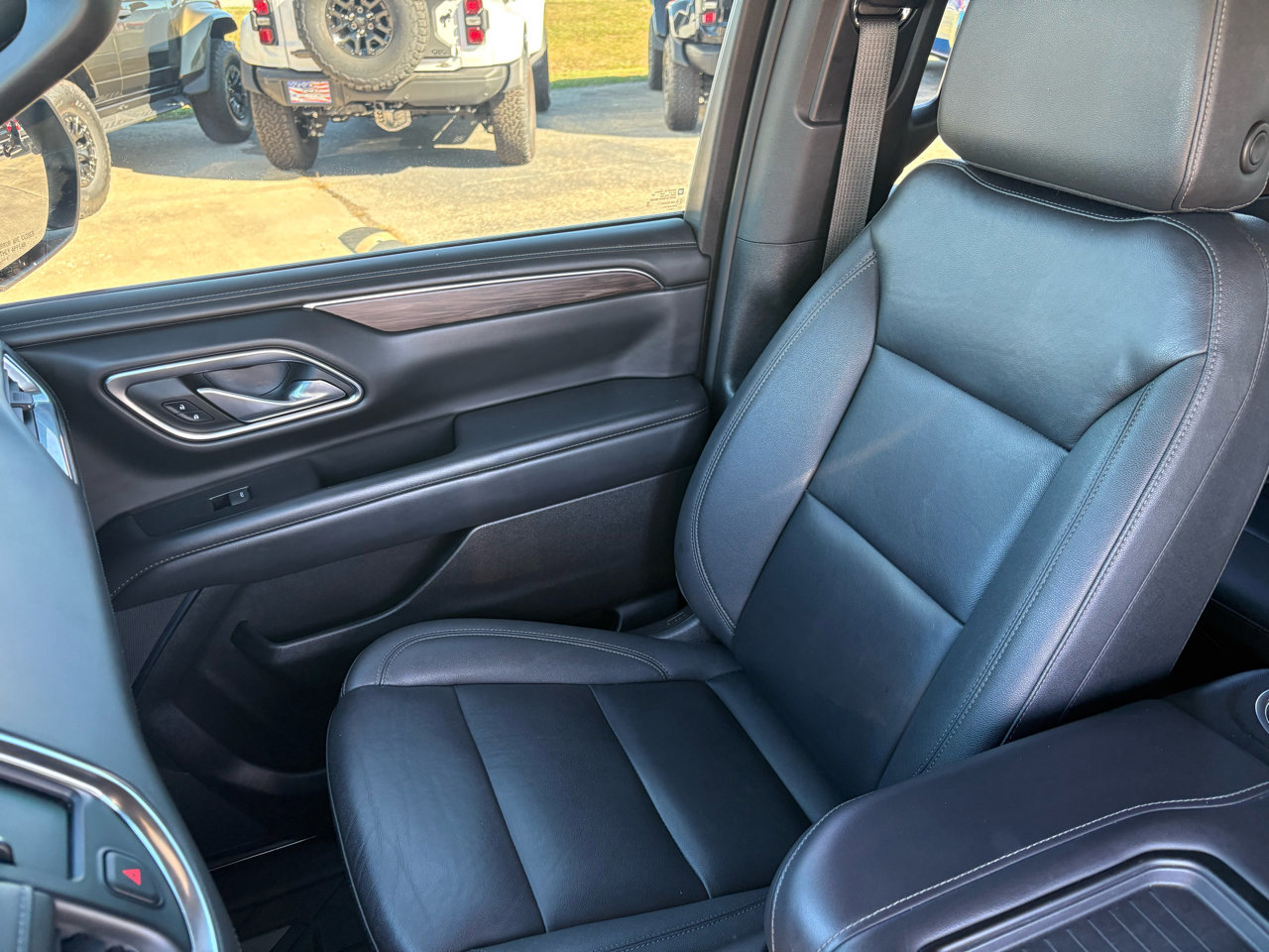 Used 2023 Chevrolet Tahoe LT w/ Luxury Package image 22