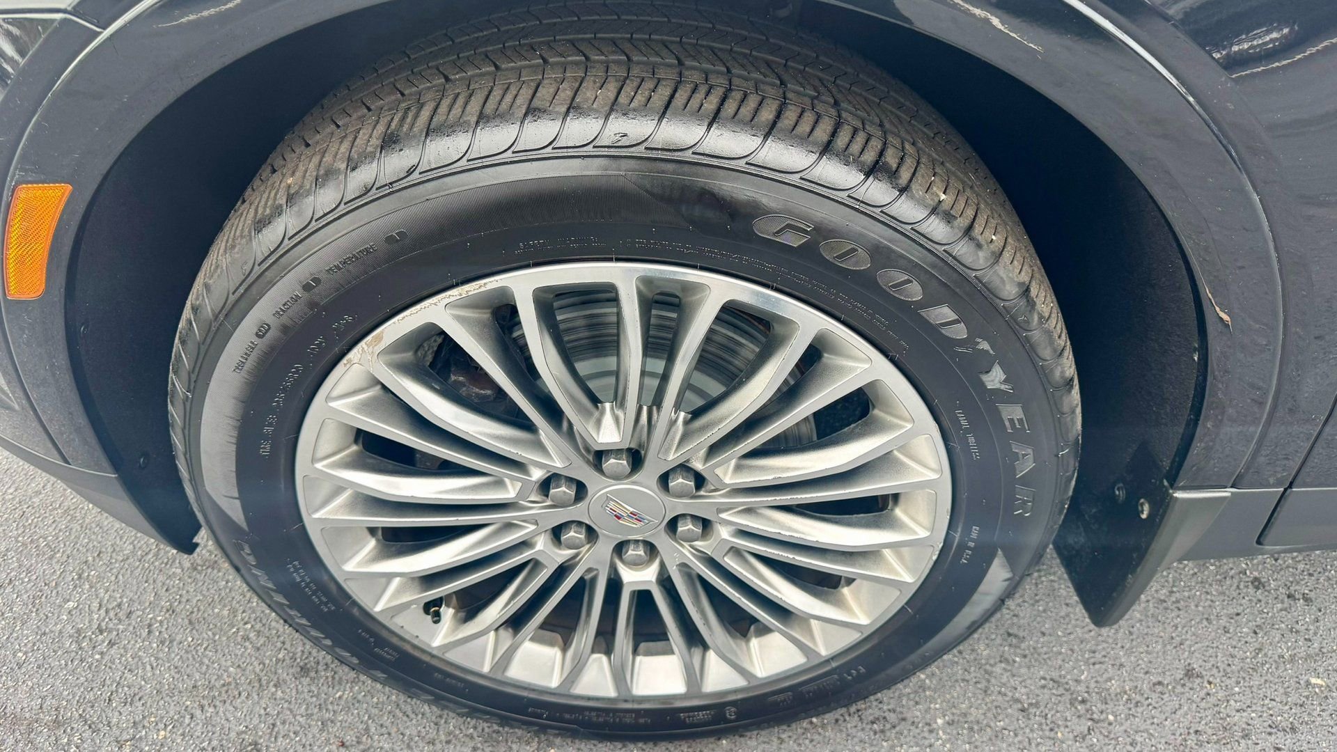 Used 2018 Cadillac XT5 Luxury w/ Driver Awareness Package image 19