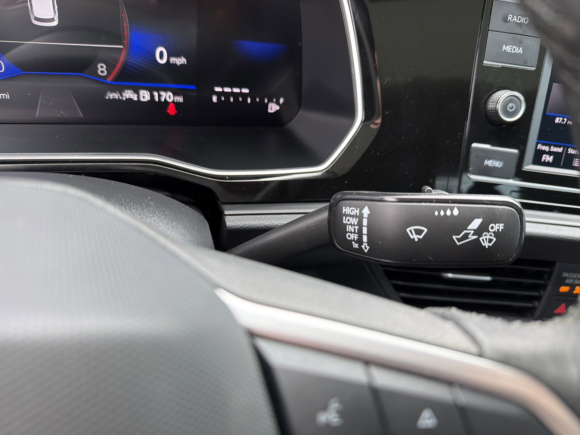 Used 2024 Volkswagen Jetta SE w/ Panoramic Sunroof Package image 21