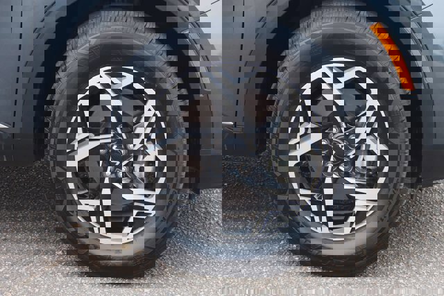 Used 2024 Kia Sportage LX image 9