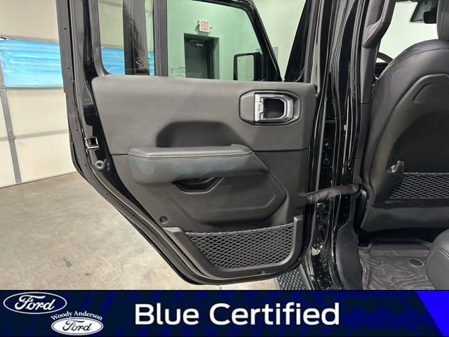 Used 2024 Jeep Wrangler Unlimited Sahara w/ Technology Group image 25