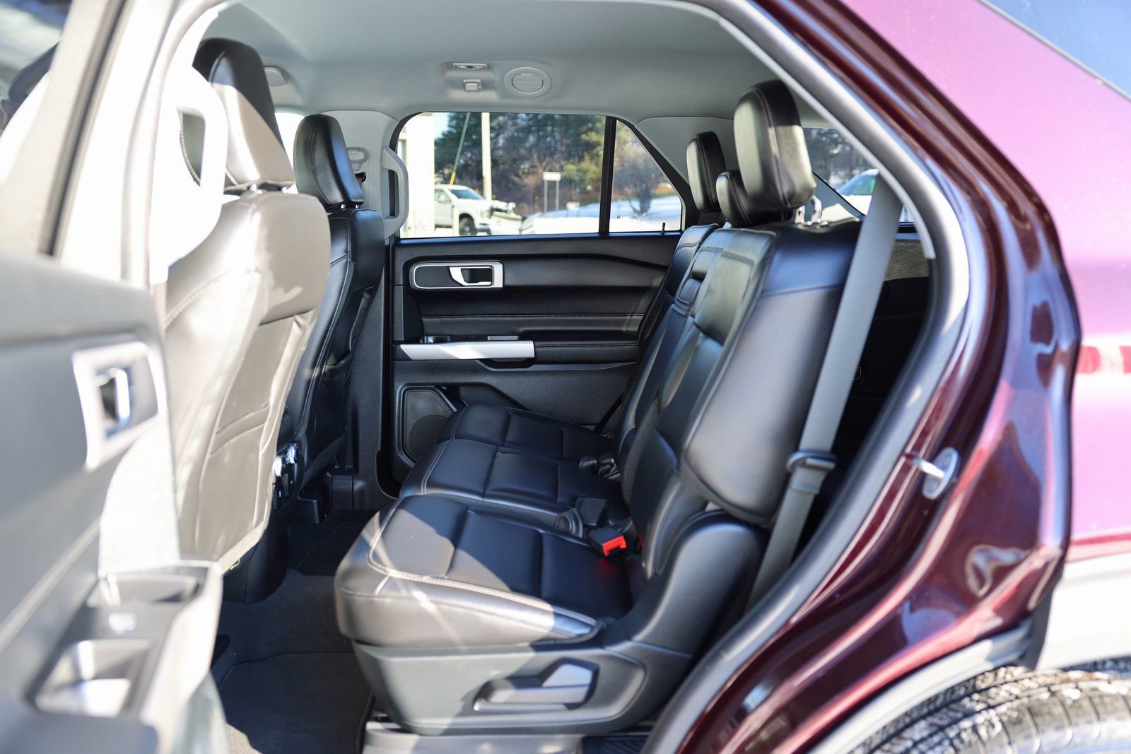 Certified 2022 Ford Explorer XLT w/ Equipment Group 202A AWD/4WD image 17
