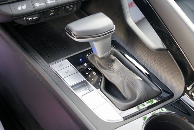 Used 2023 Hyundai Elantra Limited image 18