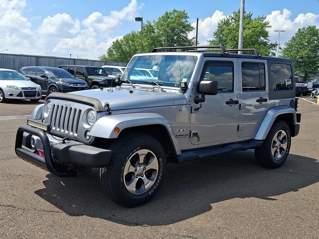 Used 2017 Jeep Wrangler Unlimited Sahara w/ Dual Top Group AWD/4WD image 2