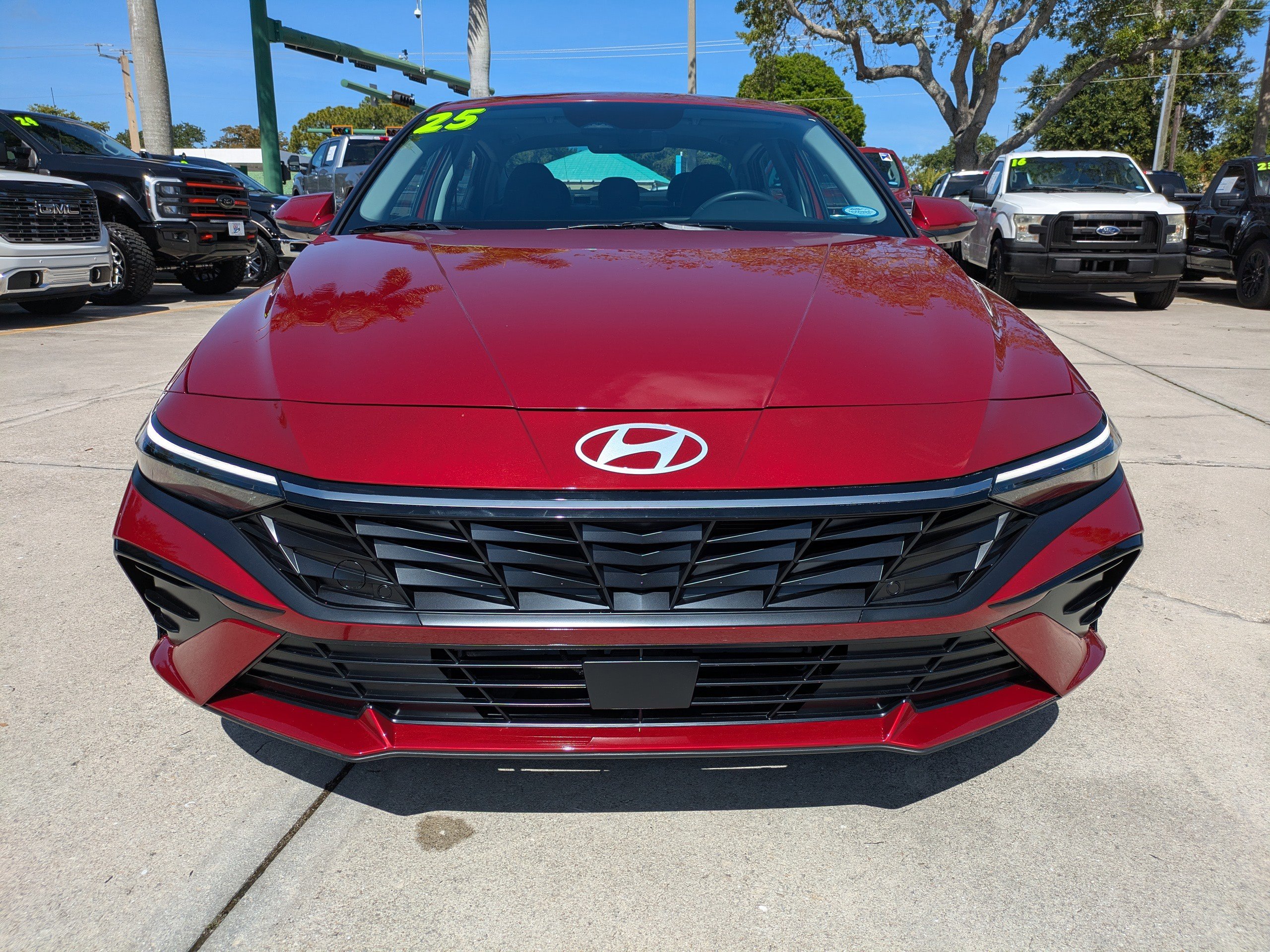 Used 2025 Hyundai Elantra Limited w/ Cargo Package FWD image 8