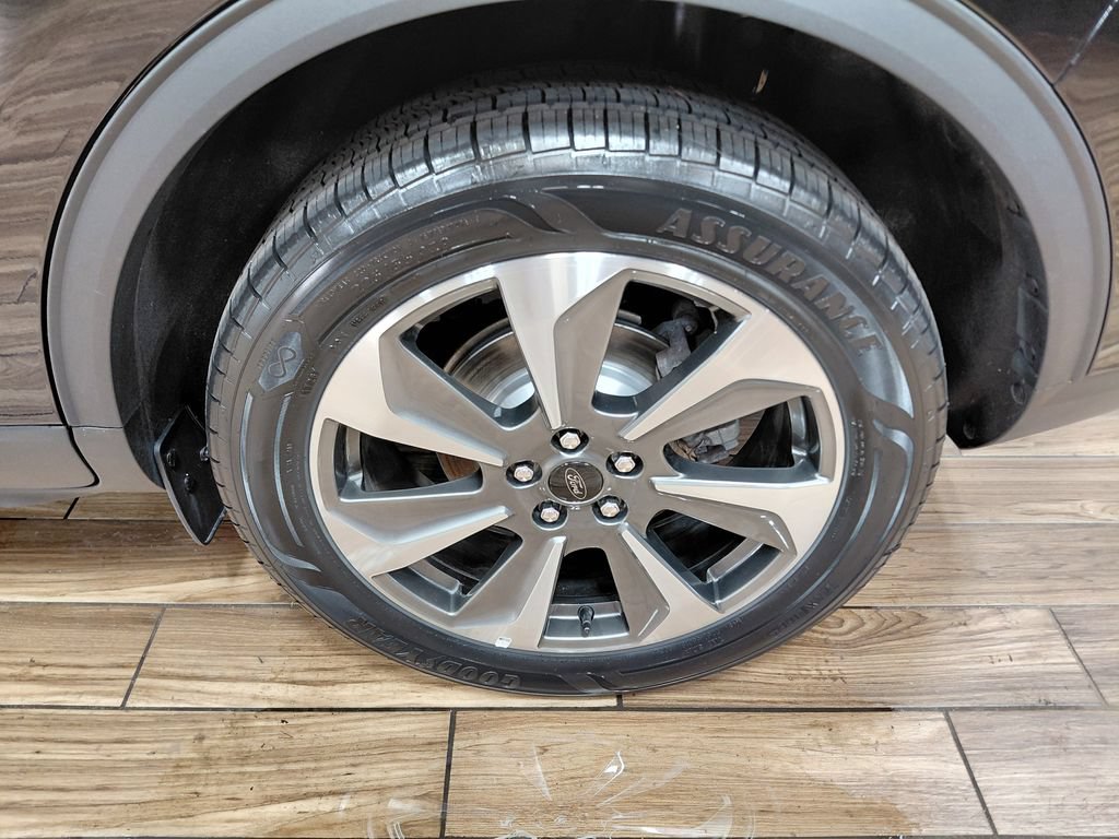 Certified 2025 Ford Escape Platinum AWD/4WD image 11