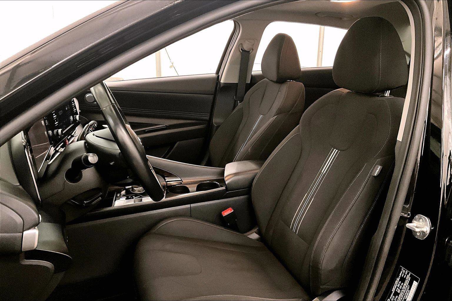 Used 2021 Hyundai Elantra SEL w/ Convenience + Premium Package image 24