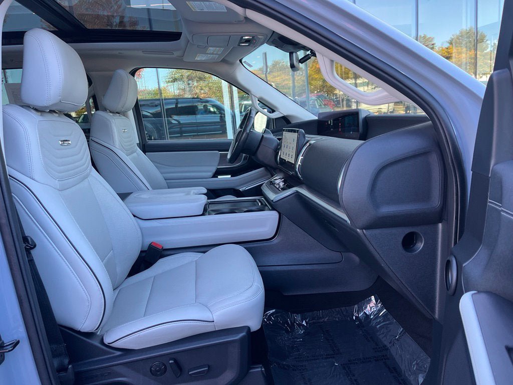 Certified 2025 Ford Expedition Max Platinum w/ Platinum Ultimate Package AWD/4WD image 19