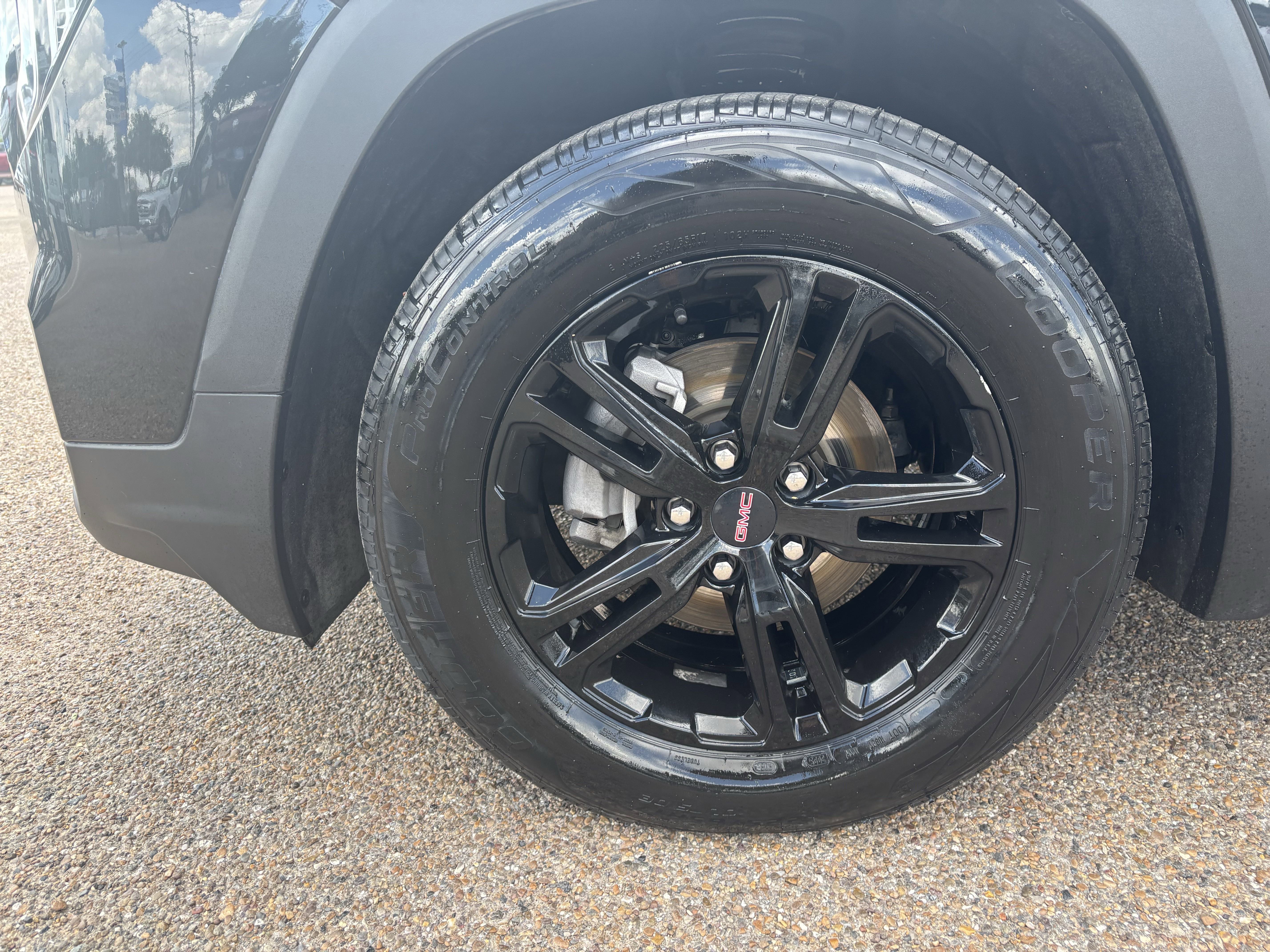 Used 2024 GMC Terrain AT4 w/ Tech Package image 8