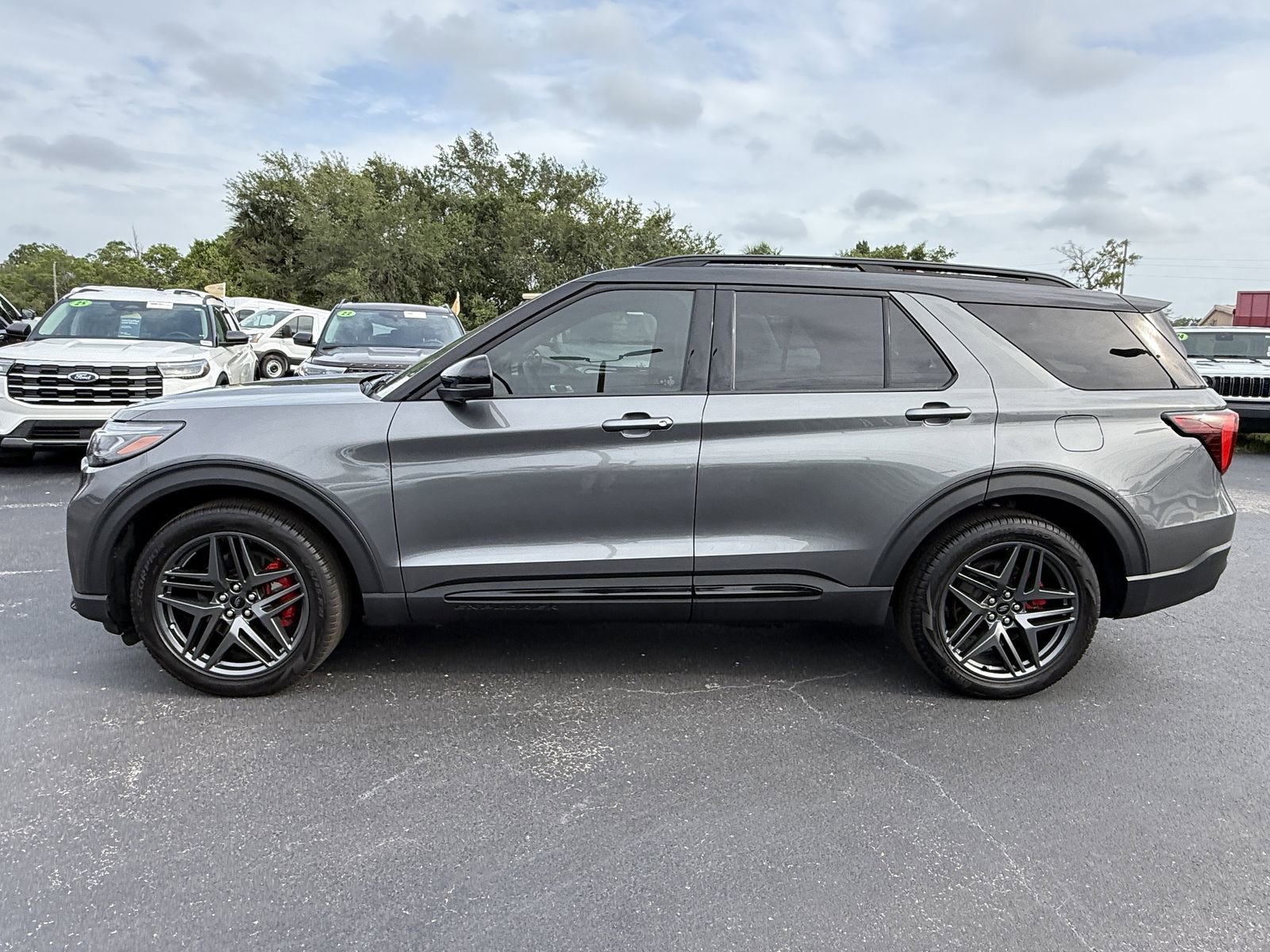 Certified 2025 Ford Explorer ST AWD/4WD image 6