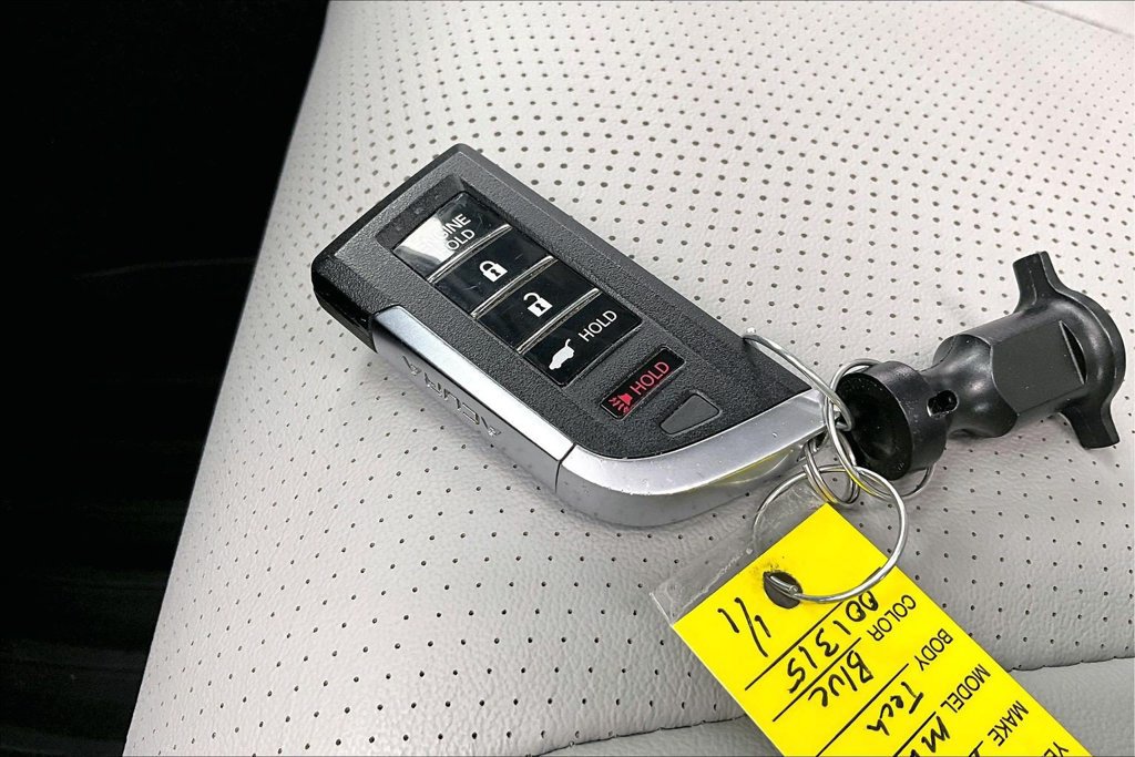 Used 2025 Acura MDX w/ Technology Package FWD image 11